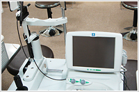 写真:手術前検査で人工水晶体の度数を測定する機器